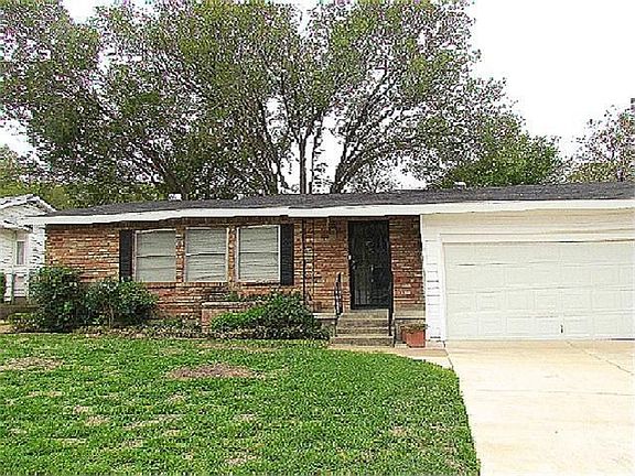 3rd image of 3301 Medina Ave