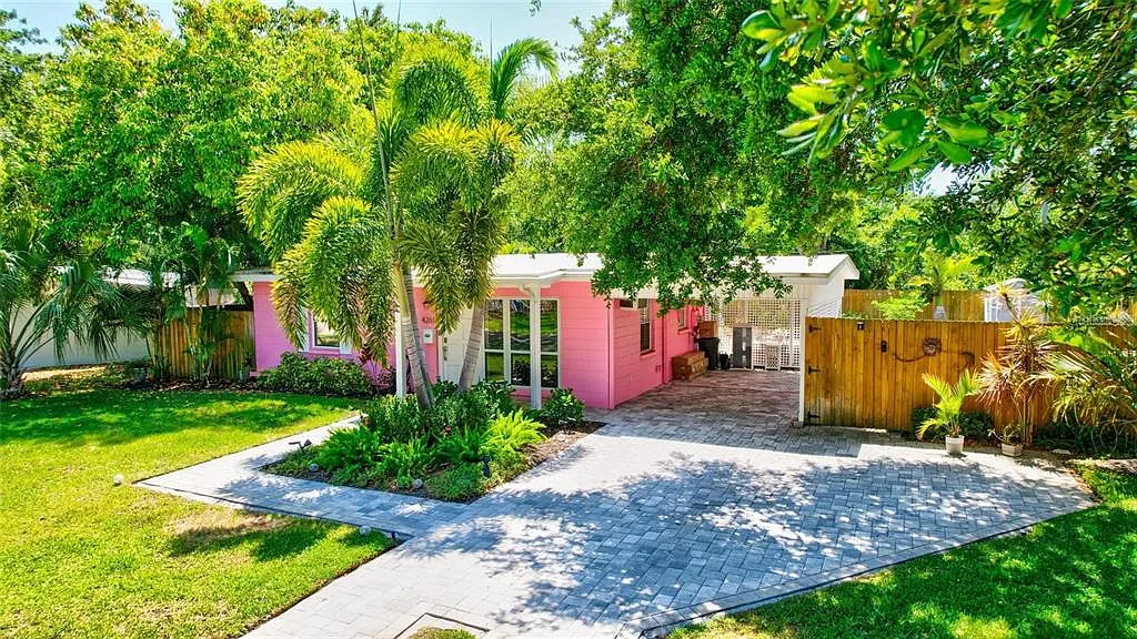 2 bed, 1.0 bath, 942 sqft, $3,100 — Photo 1