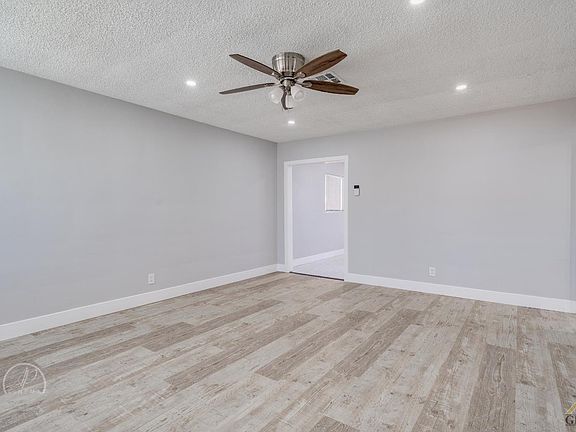 2nd image of 1209 Vanderbilt Dr