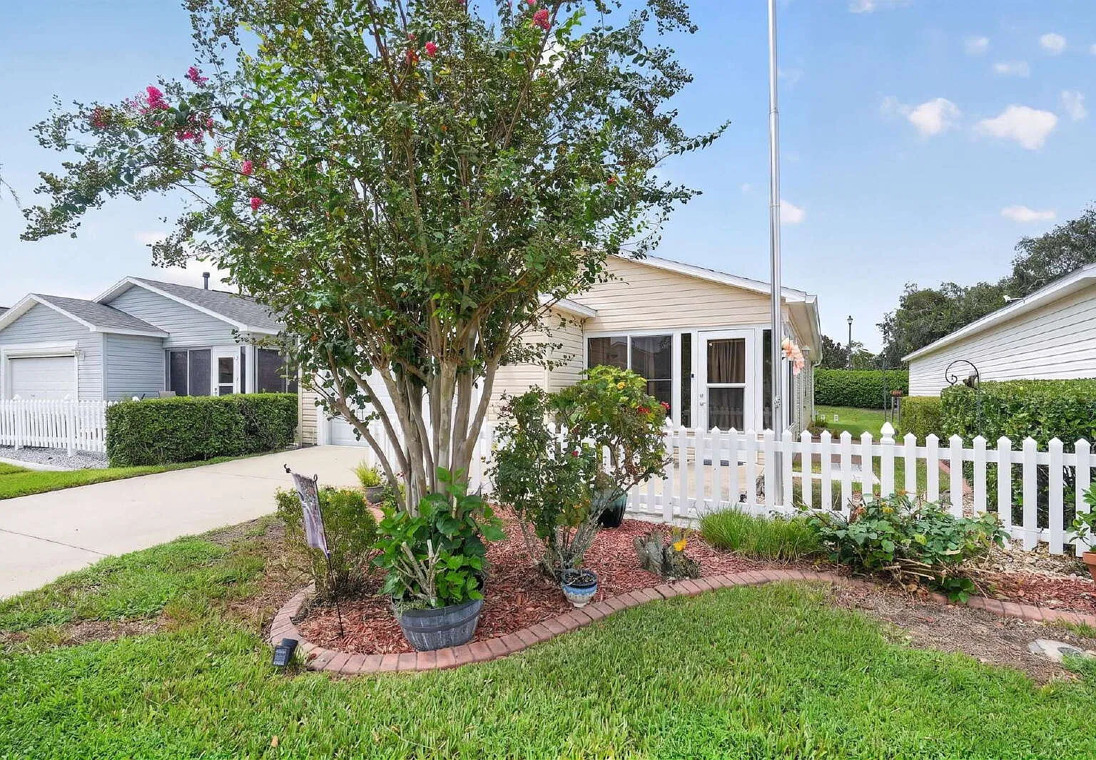2 bed, 2.0 bath, 1189 sqft, $2,200 — Photo 3