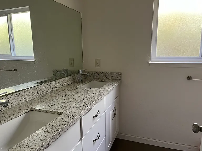 1371 Johnson Ave — Photo 7