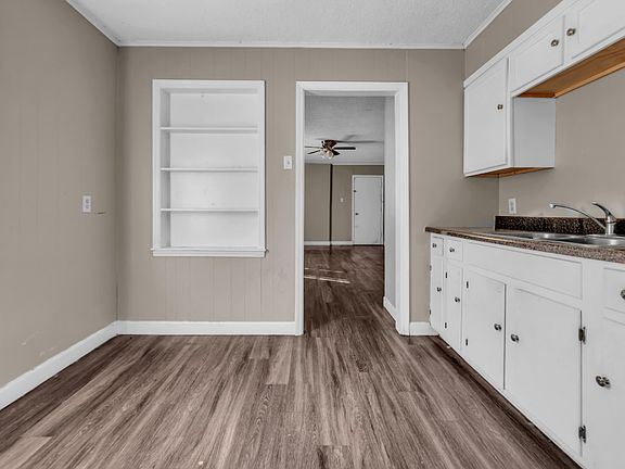 3rd image of 769 Hilton St