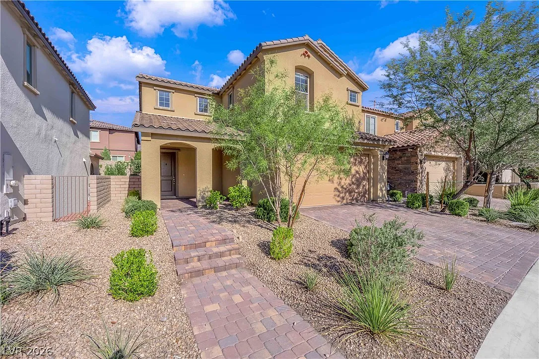 4 bed, 3.0 bath, 2378 sqft, $3,400 — Photo 2