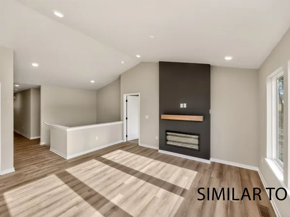 4292 Grover Woods Ln, Des Moines, IA 50317