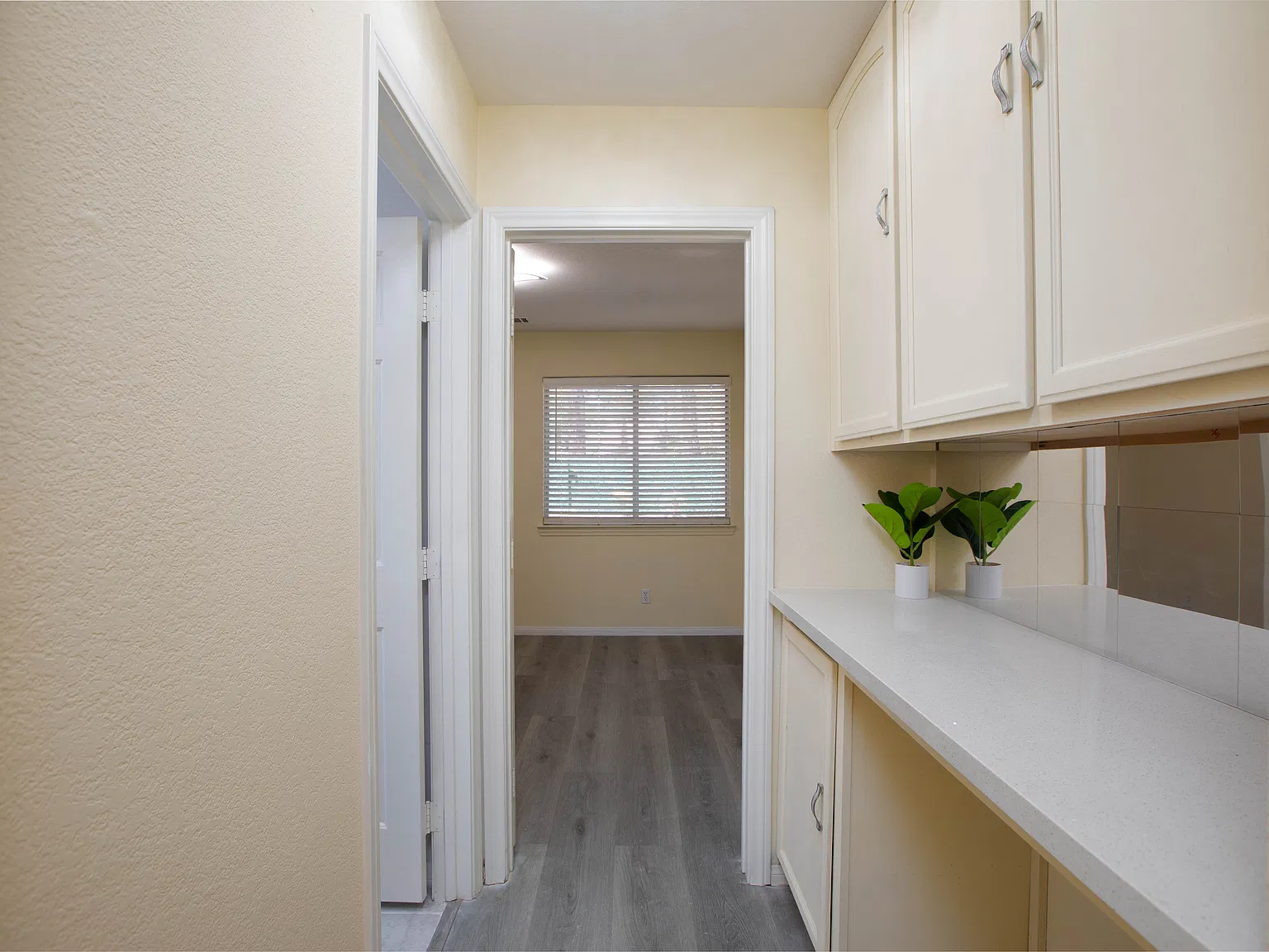 3 bed, 1582 sqft, $2,550 — Photo 2