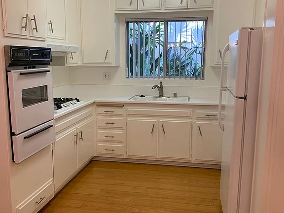 4th image of 725 N Sweetzer Ave APT 103