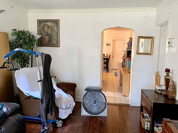 4th image of 212 S 8th Ave