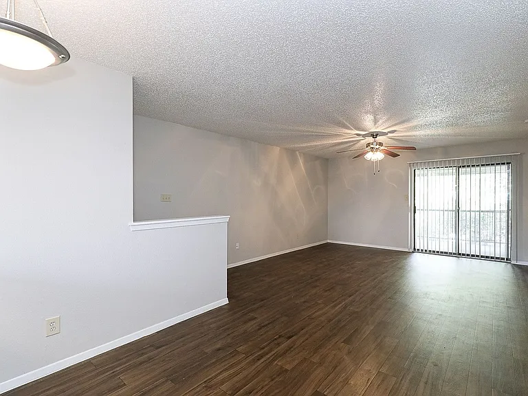 City Crest Apartments — Photo 136