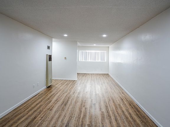 3rd image of 4718 Jewell St #4718