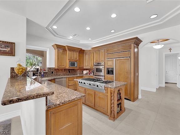 4th image of 807 Canyon Greens Dr