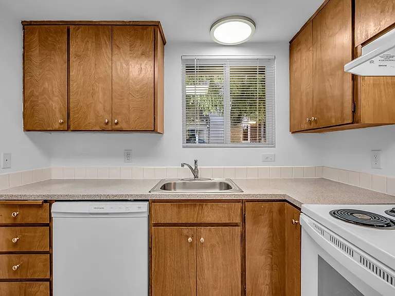 Kingcity Apartments — Photo 69
