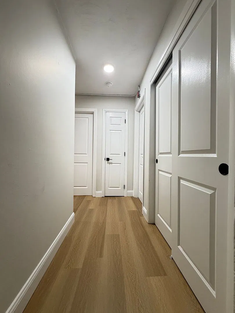 Vine & Main | Newly Renovated 1 & 2 Bedrooms — Photo 2