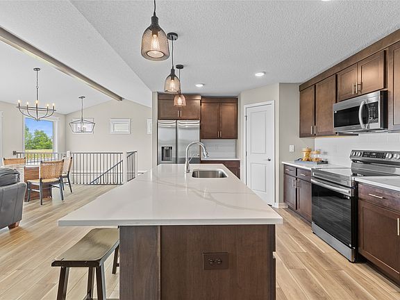 3rd image of 410 NE Madison Ave