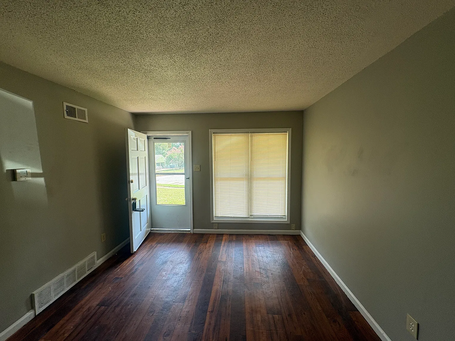 Beautiful 3 bedroom, 1 bath home! — Photo 3