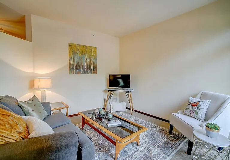 Reagan- Living Area