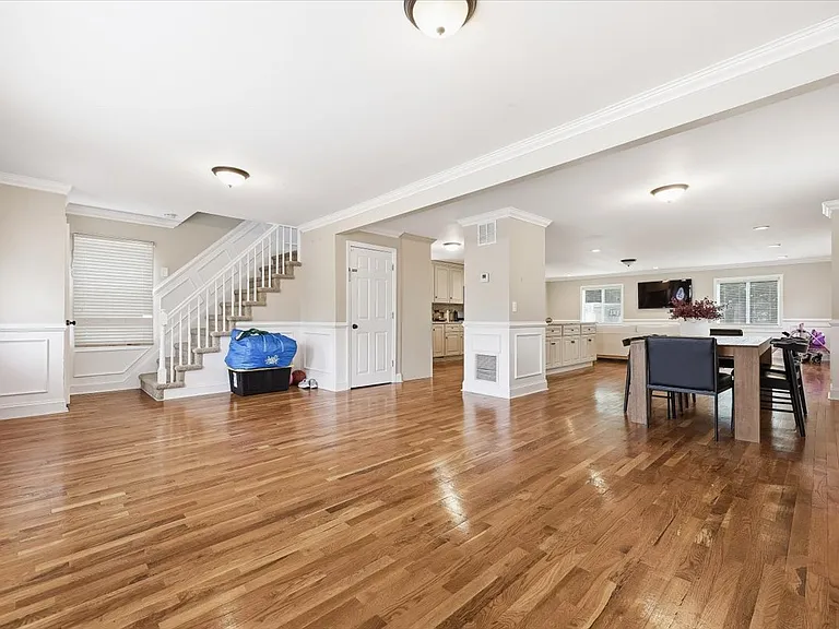 113 E Cedar St — Photo 12