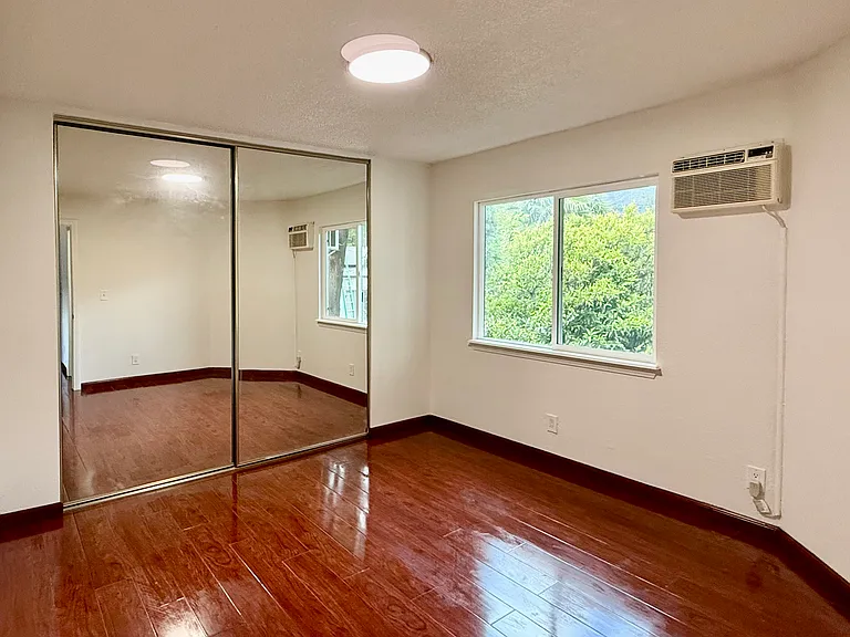 3220 Montrose Ave #B — Photo 4