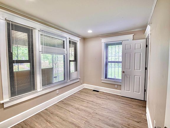 4th image of 555 N Centennial St