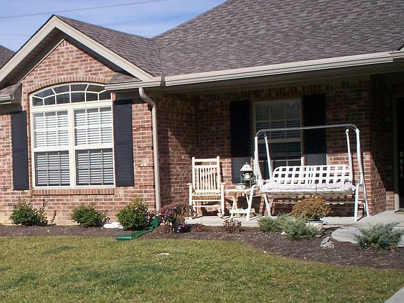 107 Alyson Ct.-front porch
