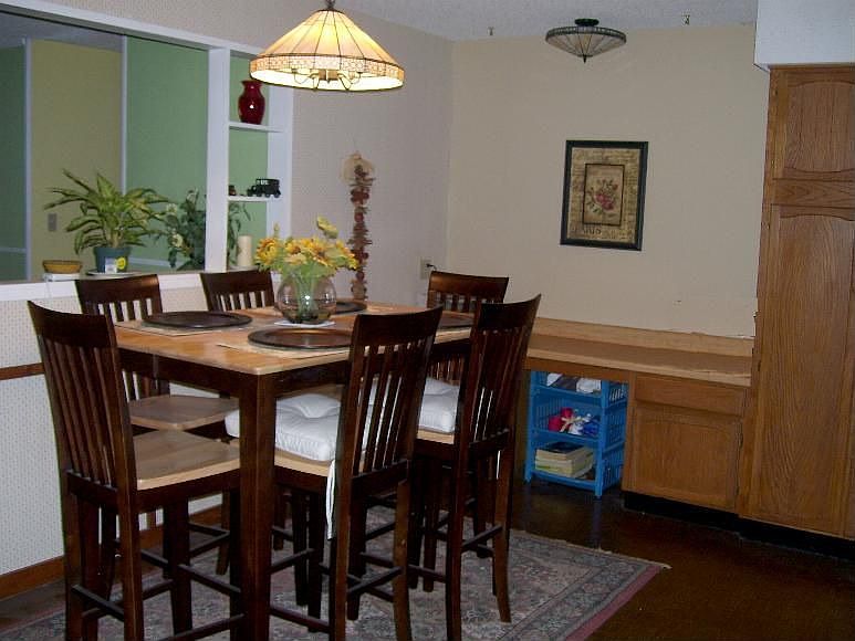 Large Eat in Kitchen