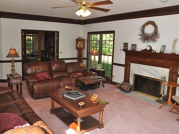 4th image of 7695 Whispering Oaks Trl