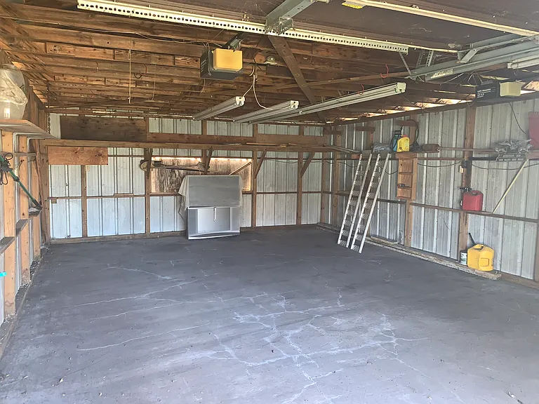 10704 State Highway 185 S — Photo 46