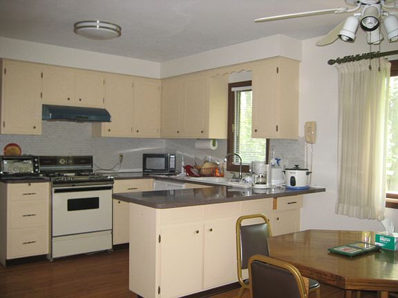 5th image of 658 Gloucester Dr