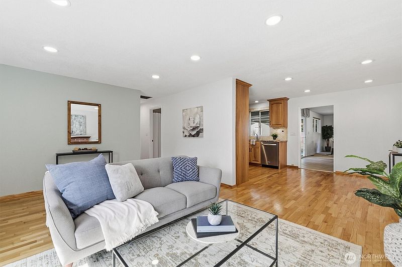 2nd image of 4222 SE 3rd Street