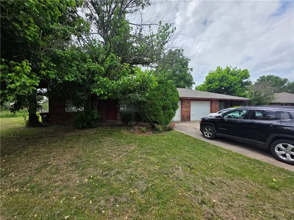 600 Jill Cir #A, Springdale, AR 72762