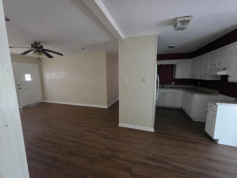 9425 McLean St — Photo 4
