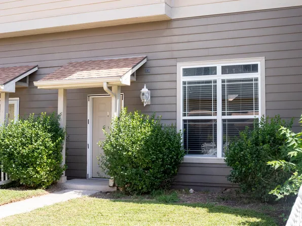 36 Fuller Cir, Junction City, KS 66441