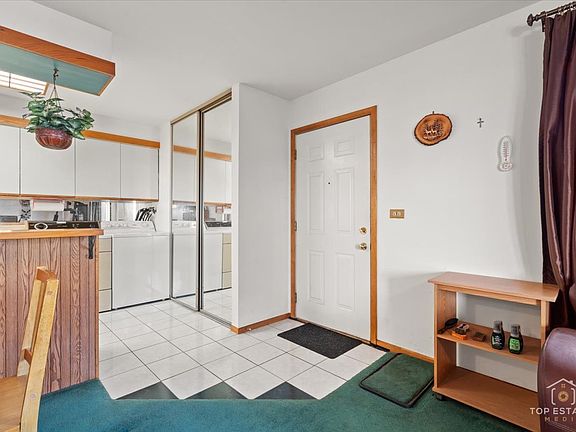5th image of 1409 Quaker Ln #128-A