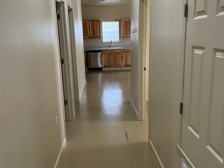 10400 FM 90 — Photo 11
