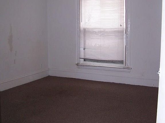 2nd image of 1000 Hall St