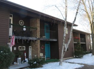 1799 Alcan Dr APT 11, Menasha, WI 54952