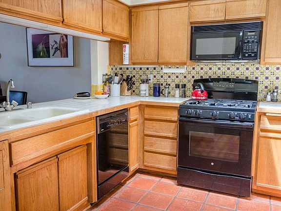 5th image of 658 La Viveza Ct