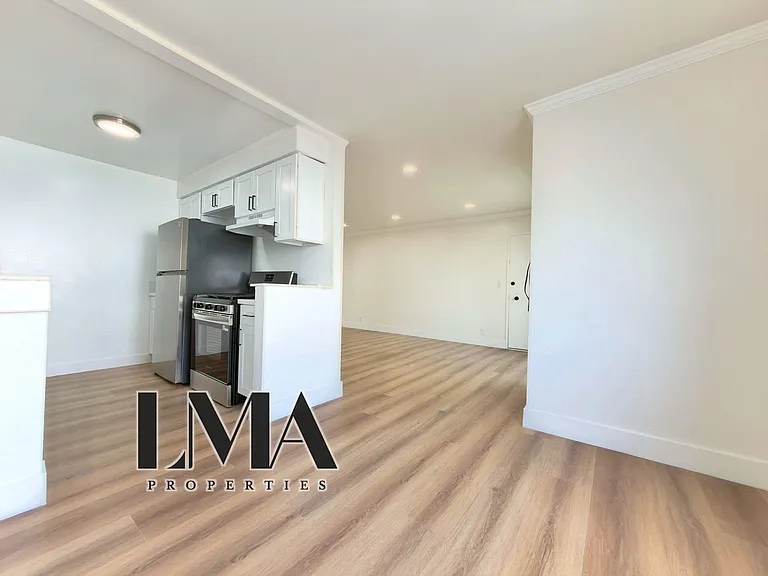 8208 Romaine St #1A — Photo 5
