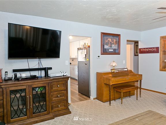 5th image of 810 S Hawthorne Dr