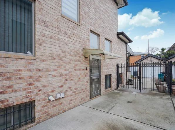 2221 East 69th Street image 2 of 15