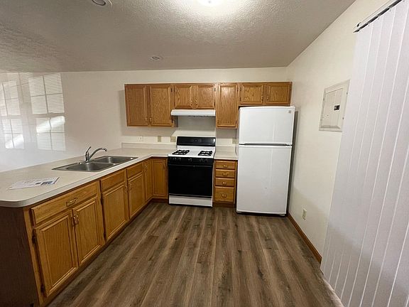 3rd image of 130 Watertower Ct