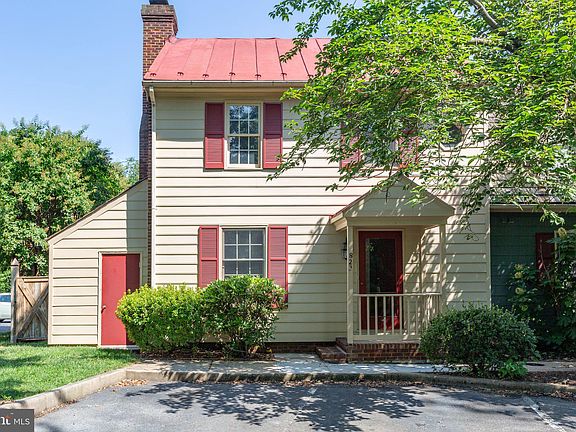 3rd image of 823 College Ave