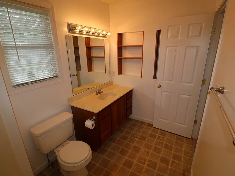305 S Clifton Ave — Photo 21