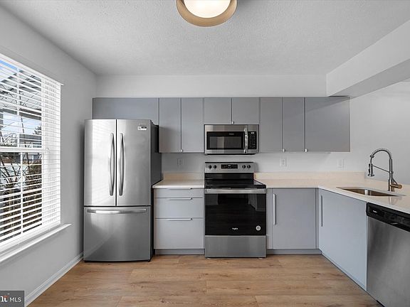 3rd image of 1010 Clymer Ct NE