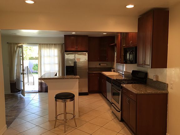 4th image of 5652 Lasaine Avenue