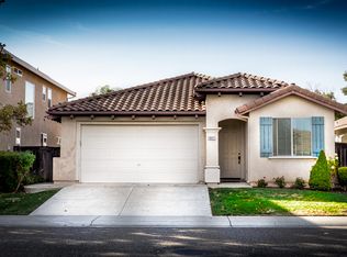 10121 E Taron Dr, Elk Grove, CA 95757