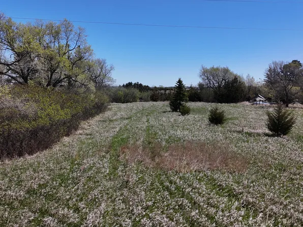 82 Lake Dr, Faulkton, SD 57438