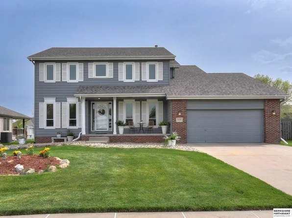 2129 Franklin Dr, Papillion, NE 68133
