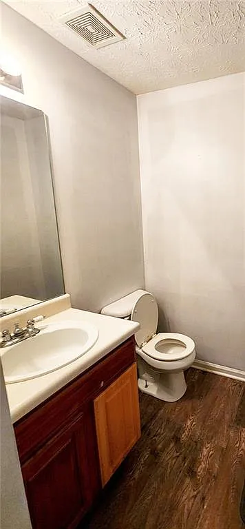 3 bed, 2.5 bath, 1320 sqft, $1,450 — Photo 3