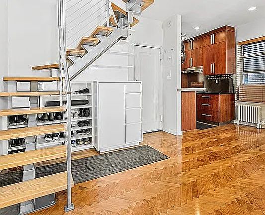 3rd image of 53 W 11th St