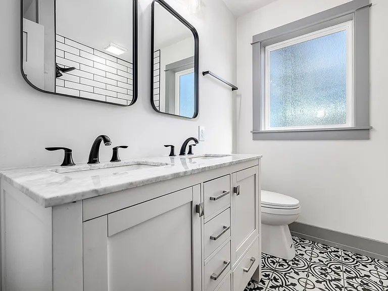 622 Dyer St — Photo 16